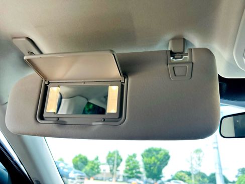 Used 2020 Ford Explorer XLT image 44