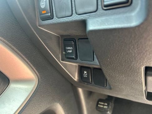 Used 2024 Nissan Frontier SV w/ SV Convenience Package RWD image 18