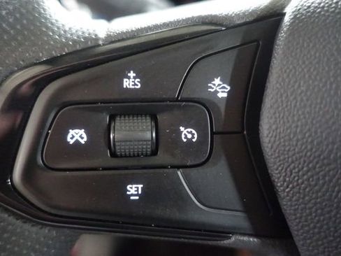 Used 2025 Chevrolet Trax LT FWD image 12