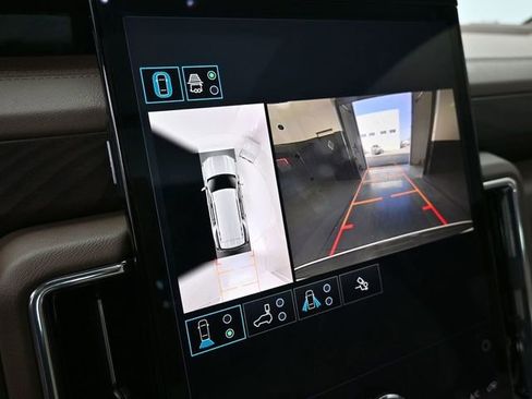 Used 2025 GMC Yukon Denali w/ Sun & Power Step Package image 33