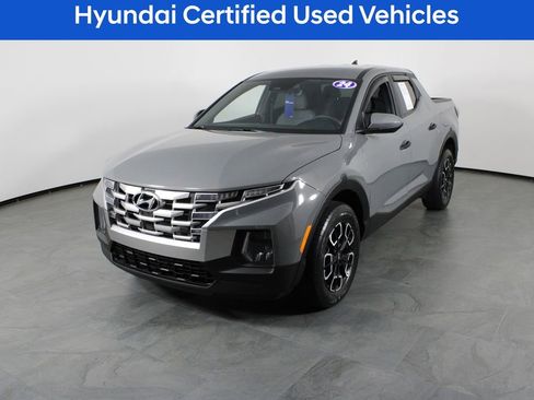 Certified 2024 Hyundai Santa Cruz SE image 2
