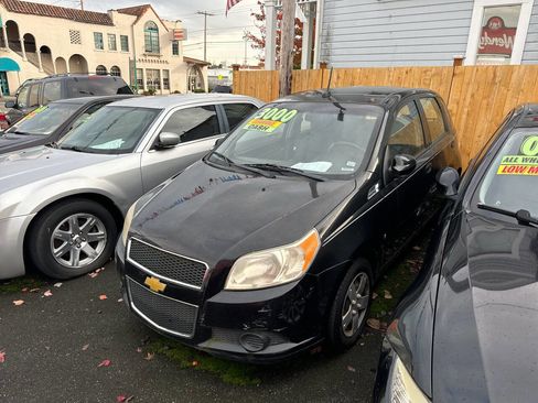 Used 2009 Chevrolet Aveo5 LT w/ Power and Convenience Package image 1