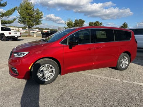 New 2026 Chrysler Pacifica Select image 15