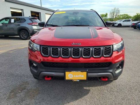 Used 2025 Jeep Compass Trailhawk AWD/4WD image 3