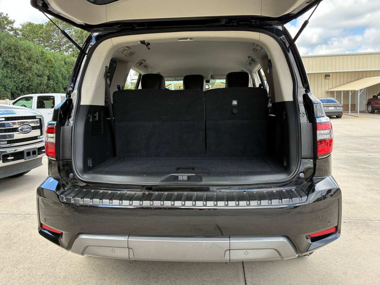 Used 2023 Nissan Armada SV AWD/4WD image 32