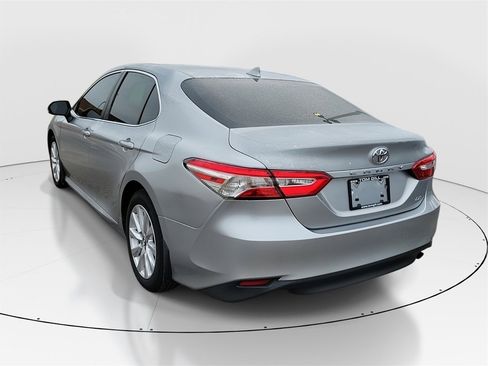 Used 2019 Toyota Camry LE image 3