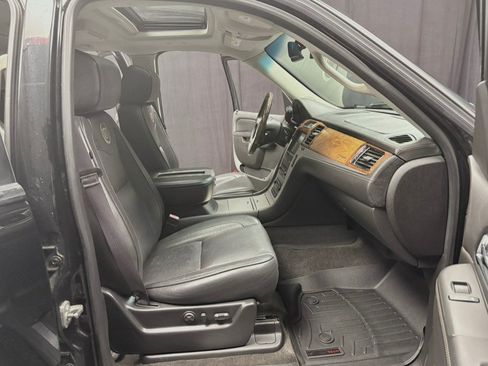 Used 2014 Cadillac Escalade ESV Platinum AWD/4WD image 28