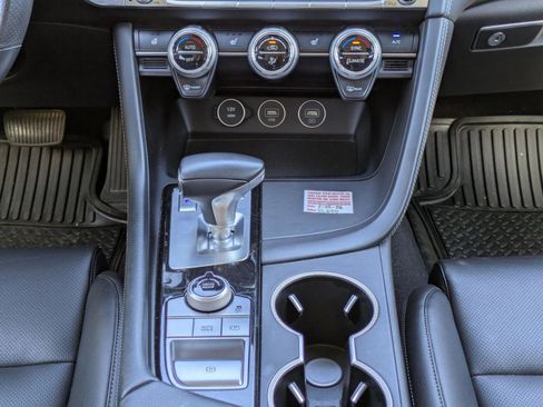 Used 2023 Genesis G70 2.0T image 19