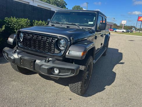Used 2024 Jeep Gladiator Sport AWD/4WD image 9