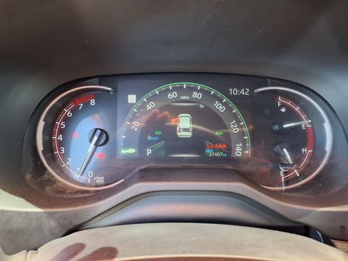 Certified 2025 Toyota RAV4 XLE FWD image 18