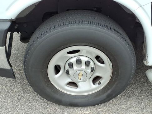 Used 2024 Chevrolet Express 2500 w/ Driver Convenience Package RWD image 9