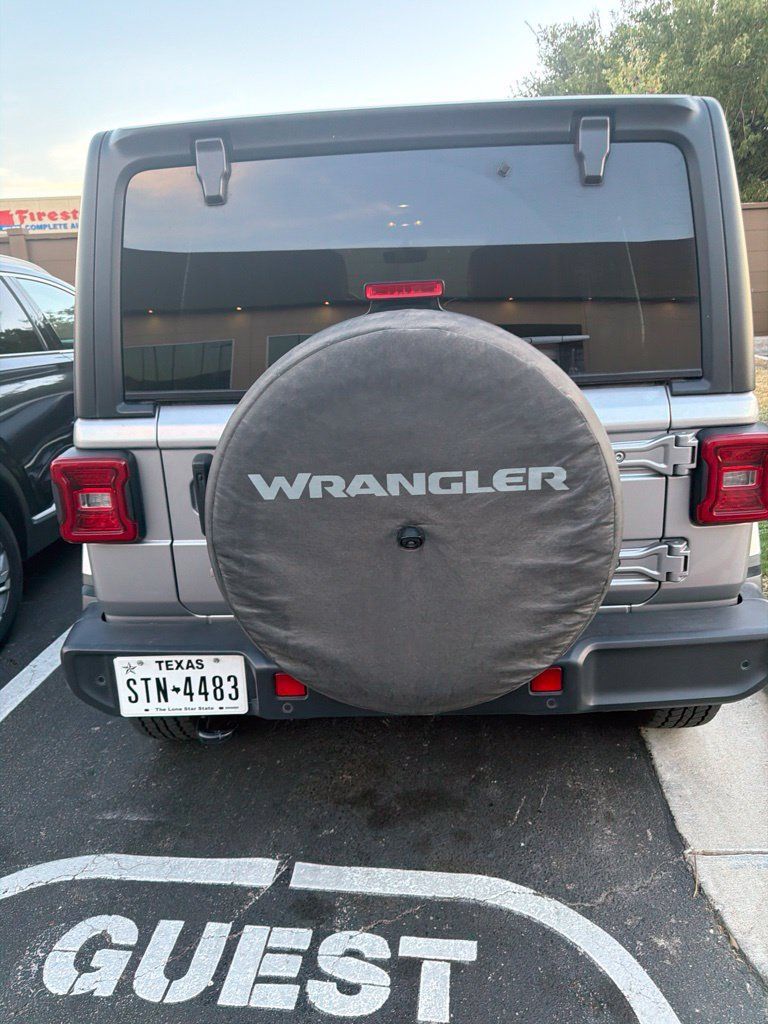 Used 2020 Jeep Wrangler Unlimited Sahara AWD/4WD image 4