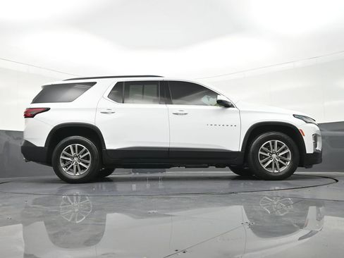 Used 2023 Chevrolet Traverse LT FWD image 27