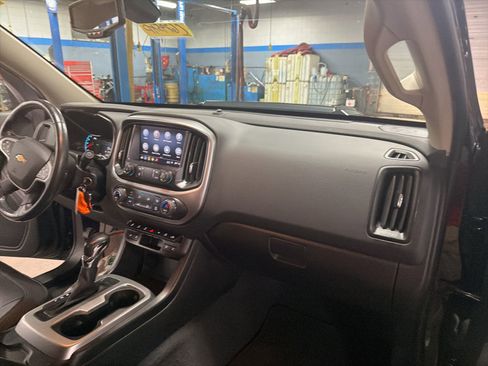 Used 2022 Chevrolet Colorado ZR2 w/ ZR2 Midnight Special Edition image 29