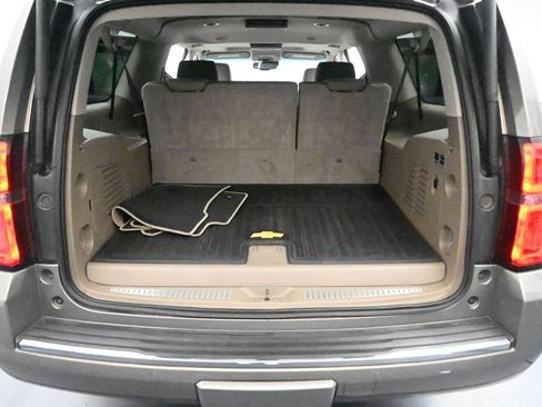 Used 2019 Chevrolet Suburban Premier AWD/4WD image 28