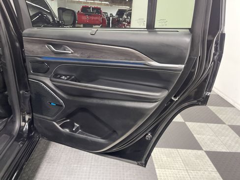 Used 2021 Jeep Grand Cherokee L Overland w/ Luxury Tech Group IV image 19