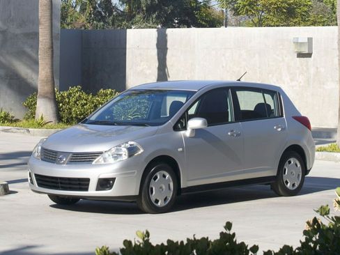 Used 2007 Nissan Versa SL w/ Convenience Pkg image 1