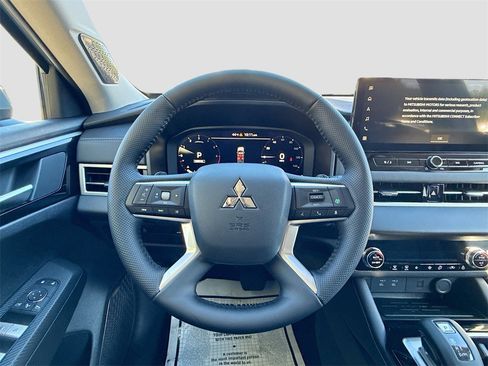 New 2026 Mitsubishi Outlander SE image 11