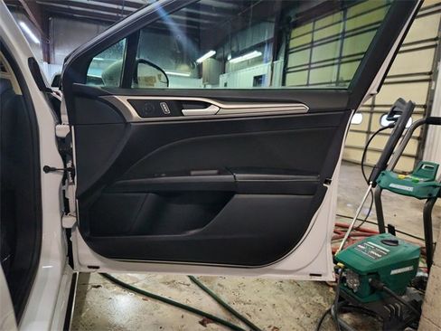 Used 2018 Ford Fusion SE w/ Fusion SE Technology Package image 40