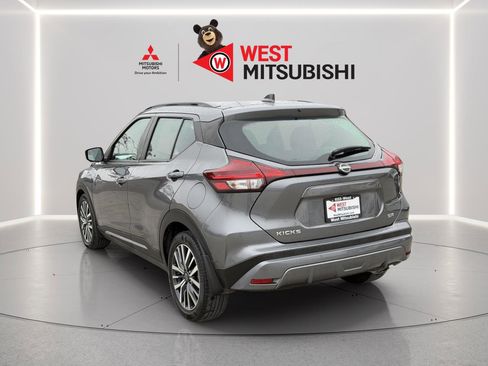 Used 2023 Nissan Kicks SR image 2
