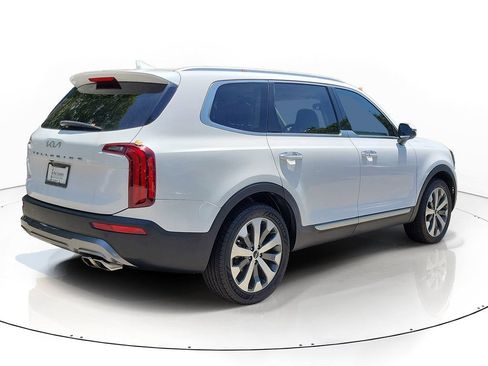 Used 2022 Kia Telluride S FWD image 4