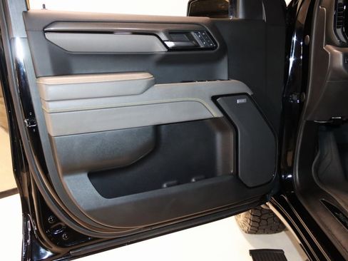 Used 2022 Chevrolet Silverado 1500 ZR2 w/ Technology Package image 35