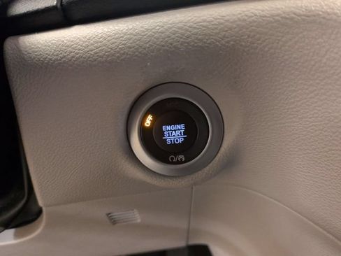 Used 2023 Chrysler Pacifica Touring-L FWD image 21