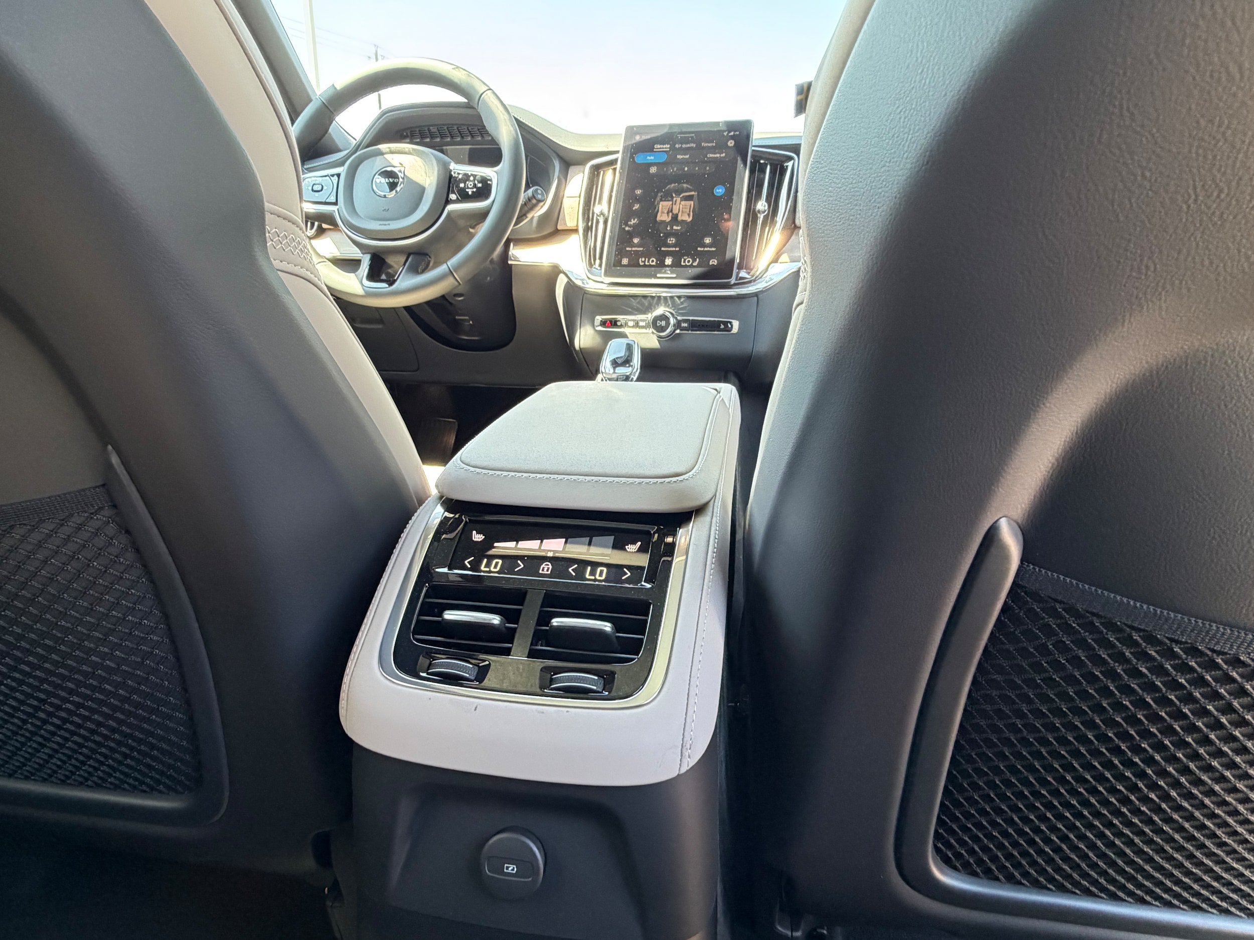 New 2026 Volvo XC90 T8 Plus w/ Protection Package Premier AWD/4WD image 12