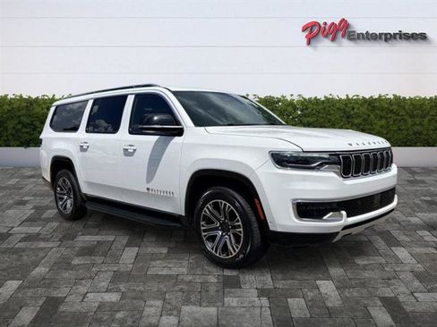 Used 2024 Jeep Wagoneer L Series II RWD image 11