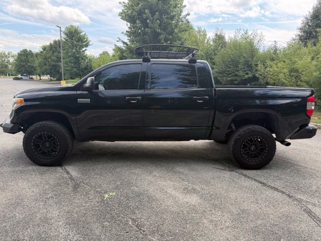 Used 2017 Toyota Tundra 4x4 CrewMax image 4