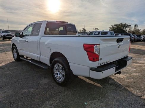 Used 2018 Nissan Titan SV w/ SV Convenience Package image 6