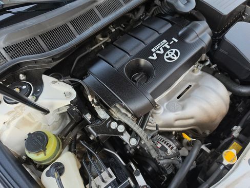 Used 2010 Toyota Camry LE FWD image 29