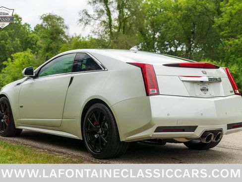 Used 2015 Cadillac CTS V RWD image 2