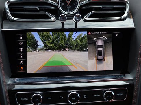 Used 2023 Bentley Bentayga Extended Wheelbase image 48