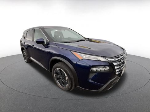 Used 2025 Nissan Rogue SV AWD/4WD image 3