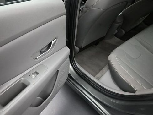 Used 2025 Hyundai Elantra SEL FWD image 16