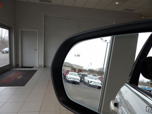 Used 2025 Buick Enclave Preferred image 7