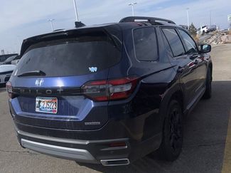 Used 2025 Honda Pilot Touring video 2