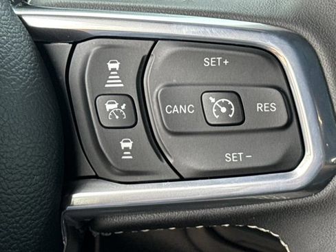 Certified 2025 Jeep Wrangler Unlimited Sahara w/ Safety Group AWD/4WD image 25