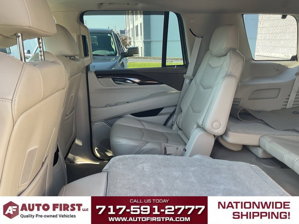 Used 2015 Cadillac Escalade Luxury AWD/4WD image 10