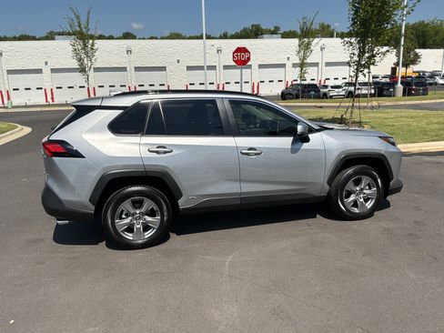 Used 2025 Toyota RAV4 XLE AWD/4WD image 11