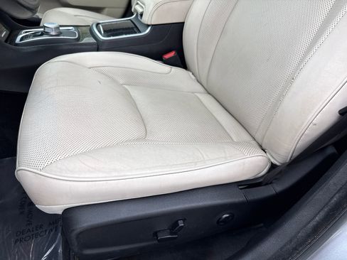 Used 2018 Chrysler 300 Limited w/ Safetytec Plus Group RWD image 34