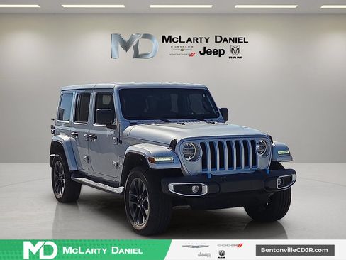 Used 2022 Jeep Wrangler Unlimited Sahara w/ Cold Weather Group AWD/4WD image 1