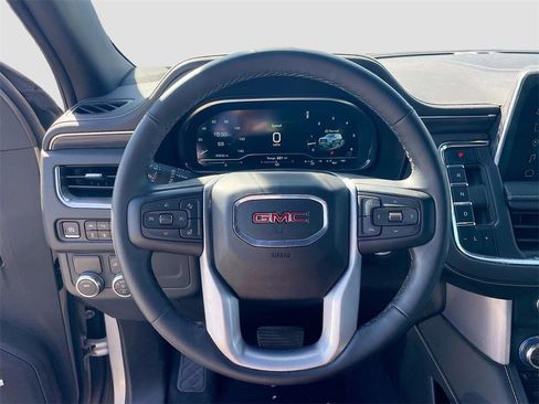 Used 2024 GMC Yukon XL SLT w/ SLT Luxury Package image 14