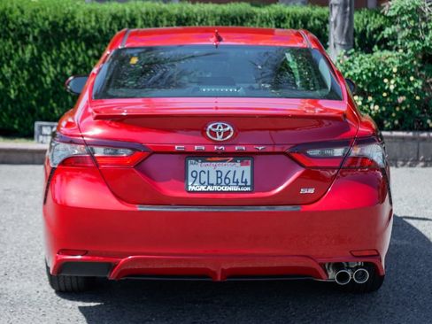 Used 2022 Toyota Camry SE w/ Convenience Package FWD image 7