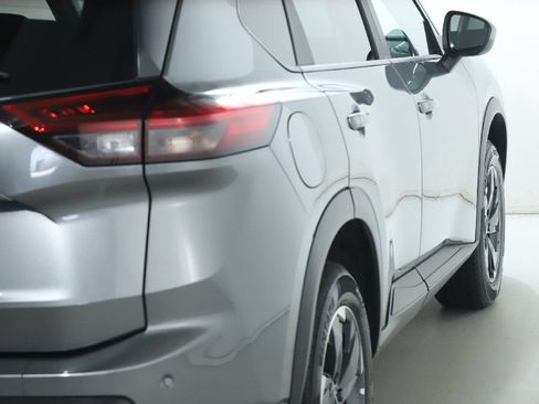 Certified 2025 Nissan Rogue SV FWD image 43