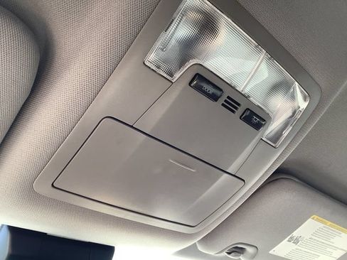 Used 2018 Toyota Highlander LE FWD image 19