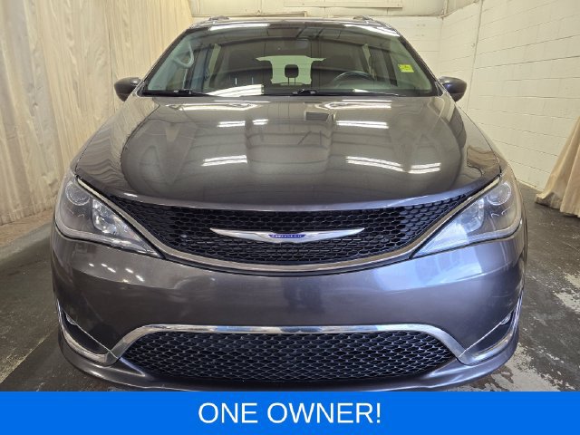 Used 2020 Chrysler Pacifica Touring-L Plus FWD image 3