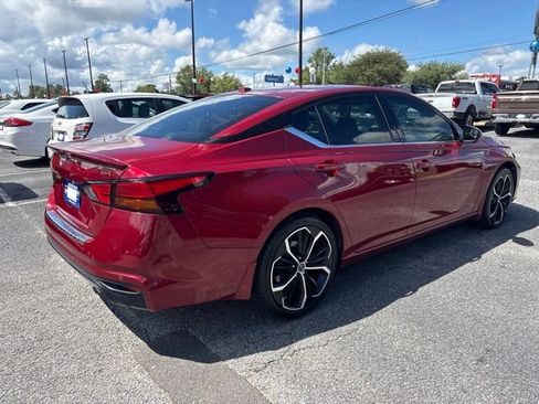 Used 2023 Nissan Altima 2.5 SR w/ SR Premium Package FWD image 3