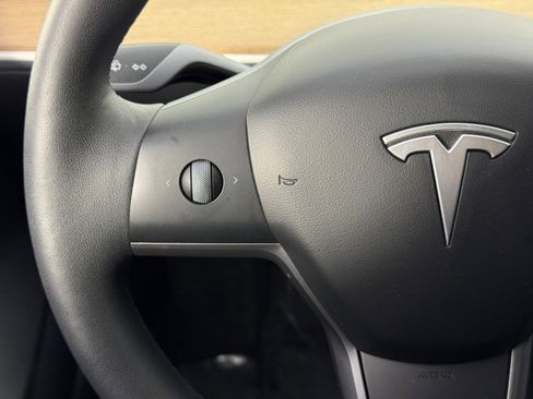 Used 2022 Tesla Model 3 Standard Range image 18